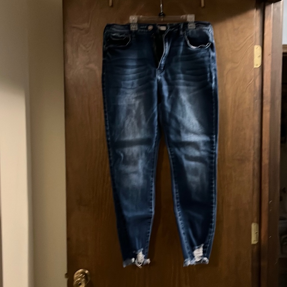 Kan can skinny jeans with distressed look at ankles
